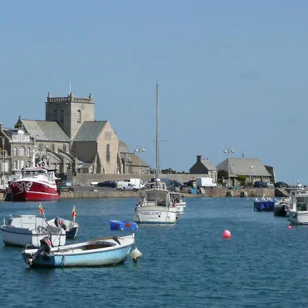 Charming On Idyllic Property, Near The Beach, Holiday home Denneville