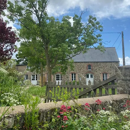 Charming On Idyllic Property, Near The Beach, Denneville